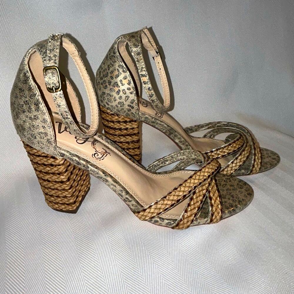 Very G Slither Raffia Heeled Sandal Women’s Size 9